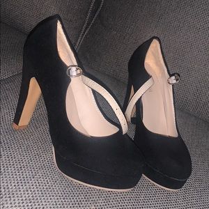 Black heels with strap, block heel NEVER BEEN WORN